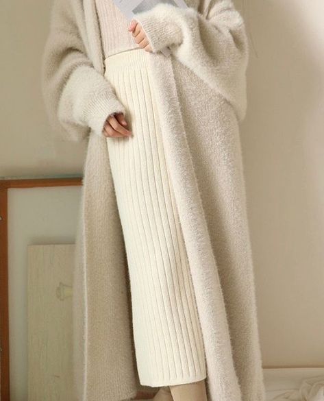 SEEN ON HER®️ (@seenonher_) • Instagram photos and videos Long White Cardigan, Open Stitch Sweater, Knitting Women Cardigan, Gilet Long, Cardigan Sweater Coat, Oversize Fashion, Cardigan Long, Oversized Cardigan, Winter Clothes