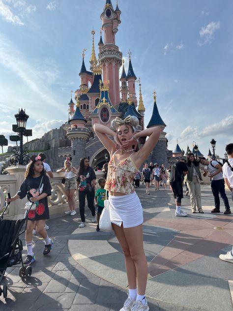 Disneyland Paris Outfit April, Disneyland Outfits Skirt, Rapunzel Disneyland Outfit, Disneyland Fits Spring, Disneyland Paris Outfit Spring, Disney Paris Outfits, Disneyland Outfits Spring, Disneyland Paris Outfit, Paris Outfits Summer