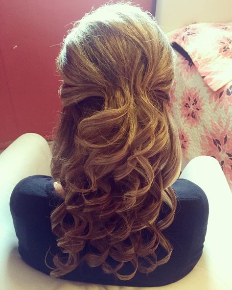 Long Curly Half Up Hairstyle Mother Of Bride Hairstyles, Mother Of Bride Hair, Hair Styles For Wedding, Mother Of The Bride Hairdos, Mob Hair, Wedding Hairdos, Mother Of The Bride Hairstyles, Mother Of The Groom Hairstyles, Groom Hair