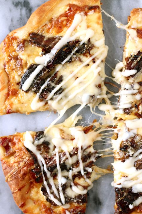 Short Rib Pizza with Smoked Gouda Cream Sauce Scrabble Word, Cheesy Pizza, Flat Breads, Artisan Pizza, Dinner Plans, Short Rib, Smoked Gouda, Pizza Recipes Homemade, Flat Bread