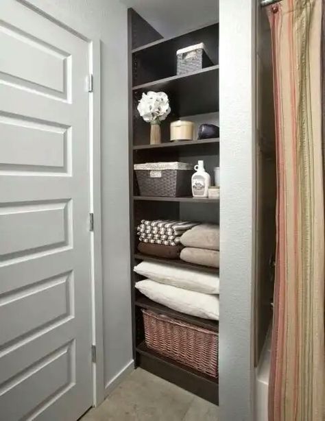 Closet Without Doors, Bathroom Closet Designs, Bathroom Closet Storage, Bathroom Linen Closet, Organiser Son Dressing, Bathroom Closet Organization, Small Bathroom Diy, Open Bathroom, Small Bathroom Organization