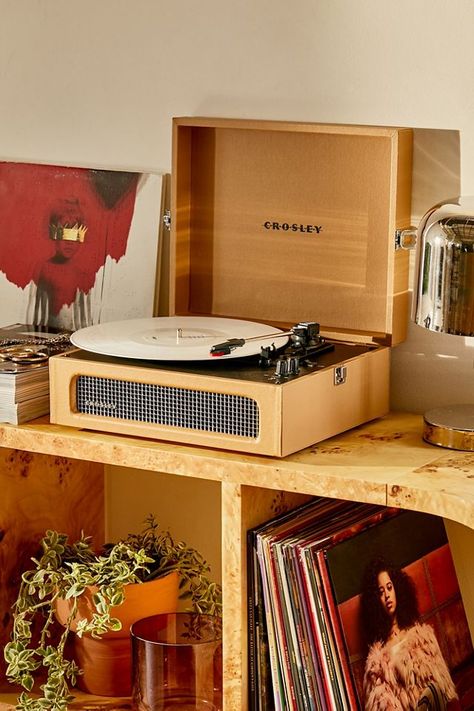 Crosley Voyager Tan Record Player Crosley Voyager, Record Player Aesthetic, Record Player Table, Bluetooth Record Player, Retro Record Player, Dorm Design, Streaming Music, Stereo Player, Vinyl Record Player