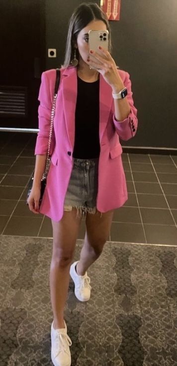 Colorful Blazer Outfits Casual, Blazer Outfits Pink, Outfits With Pink Blazers For Women, La Looks Outfits, Pink Blazer And Sneakers Outfit, Pink Blazer Summer Outfit, Casual Pink Blazer Outfits, Pink Blazer Shorts Outfit, Outfit Con Blazer Rosa Palo