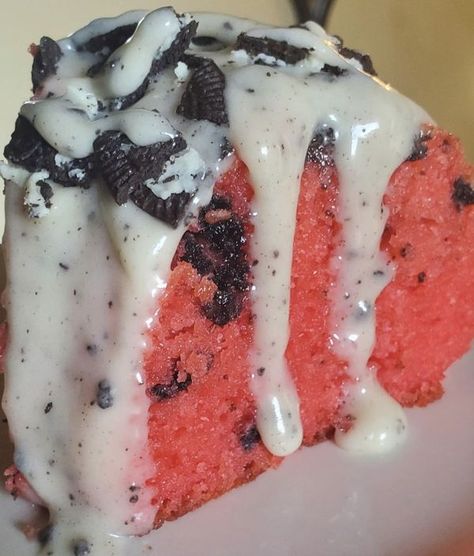 Cookies And Cream Icing Recipe, Cream Icing Recipe, Cream Icing, Strawberry Cake Mix, Mama Recipe, Guy Fieri, Cookies N Cream Cookies, Icing Recipe, Strawberry Cake