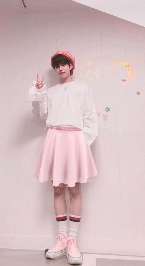 Skz In Skirts, Felix Skirt, Plastic Skirt, Boys In Skirts, Frozen Outfits, Guys In Skirts, His Obsession, Men Wearing Skirts, Korean Skirt