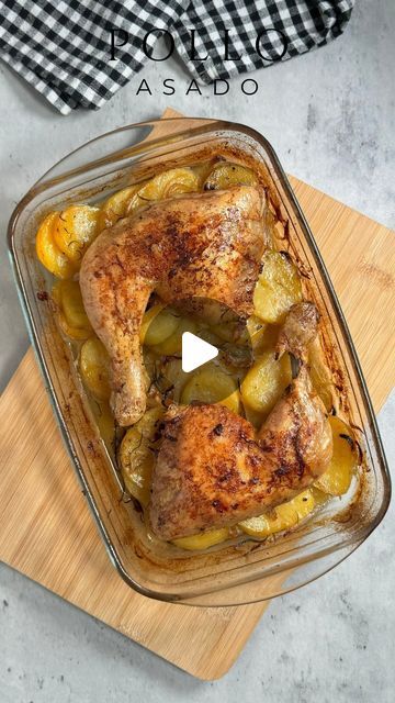 Recetas fáciles by Marcos Serén on Instagram: "🍗🥔✨¡El Mejor Pollo Asado con Patatas Panaderas ! 💯 ¡Descubre Cómo Preparar esta Exquisita Receta donde el Pollo se Asa a la Perfección, Acompañado de unas Jugosas Patatas Panaderas¡ 🍗🥔🍴 ♥️💾 𝘎𝘶𝘢́𝘳𝘥𝘢𝘵𝘦 𝘦𝘴𝘵𝘢 𝘳𝘦𝘤𝘦𝘵𝘢 𝘺 𝐒𝐈́𝐆𝐔𝐄𝐌𝐄 𝘱𝘢𝘳𝘢 𝘲𝘶𝘦 𝘪𝘯𝘴𝘵𝘢𝘨𝘳𝘢𝘮 𝘵𝘦 𝘮𝘶𝘦𝘴𝘵𝘳𝘦 𝘮𝘪𝘴 𝘷𝘪𝘥𝘦𝘰𝘴 𝘯𝘶𝘦𝘷𝘰𝘴. 👇🏻👇🏻👇🏻👇🏻 @chefmspin.recetas ✅ ➖POLLO AL HORNO CON PATATAS PANADERA➖ 📝INGREDIENTES: 🔸Cuatros traseros de pollo 2 ud 🔸Patatas 3 ud 🔸Cebolla 1 ud 🔸Ajo 2 ud 🔸Romero 1 ud 🔸Vino blanco 1 vaso 🔸Mantequilla 60 gr 🔸Pimienta negra 🔸Aceite de oliva 🔸Sal 🔥 ELABORACIÓN: ▪️1. Pelamos y cortamos las patatas del grosor del canto de una moneda. ▪️2. Colocamos las patatas sobre una bandeja, cebolla y aj January 9, Cooking Recipes, Chicken, On Instagram