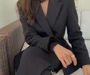 Women In Suits Aesthetic, Suit Aesthetic, Woman In Suit, Chique Outfit, Aesthetic Women, Black Suit, Pastry Chef