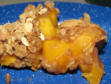 Mango Crisp Recipe, Mango Crisp, Recipes Pastry, Crisp Desserts, Cinnamon Filling, Cooking Outdoors, Mango Dessert, Mango Recipes, Crisp Recipe