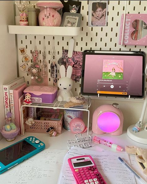 Small Vanity Aesthetic, Kawaii Pegboard, Kawaii Desk Decor, Pegboard Ideas, Wall Grid, Kawaii Desk, Desk Organisation, Study Desk Decor, Desk Inspo