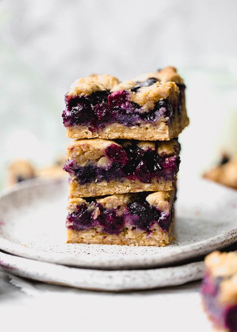 Blueberry Crumb Bars, Blueberry Pie Bars, Blueberry Crumble Bars, Patisserie Vegan, Blueberry Bars, Crumble Pie, Broma Bakery, Blueberry Crisp, Pie Crumble