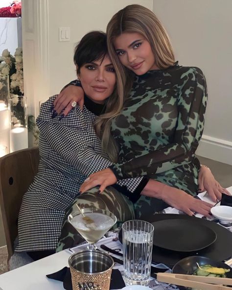 1,365 Likes, 12 Comments - 🍭 (@kyliekily) on Instagram: “mom and daughter😍” Kylie Jenner And Kris Jenner, Kylie Jenner News, Kardashian Family, Kylie Kristen Jenner, King Kylie, Kris Jenner, Kardashian Jenner, Kourtney Kardashian, Kendall + Kylie