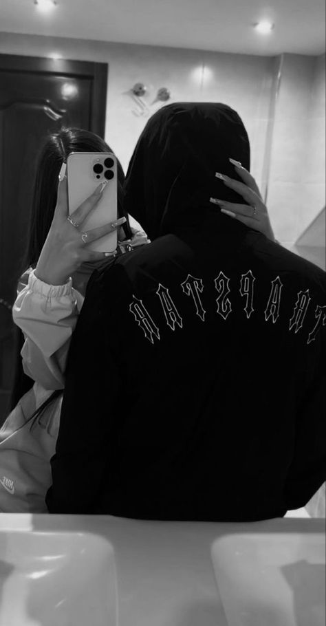 Mirror Pictures With Boyfriend No Face, Black And White Couples Goals, Photos To Do With Boyfriend, Black Gf And Bf Pictures, Couple Poses To Recreate, Copule Dpzz Hd Photo, Me And Her Aesthetic, Bathroom Mirror Pics With Boyfriend, Couple Pic Ideas Photo Poses Aesthetic