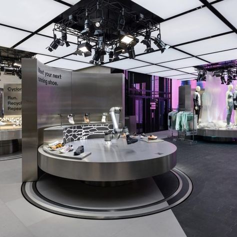 "Swiss brand On has opened its first UK shop on London's Regent Street, complete with steel fixtures and a robotic arm. Interactive Retail, Regent Street, Architectural Photographers, Retail Experience, Science Museum, Retail Design Blog, Retail Interior, Exhibition Space, Display Design