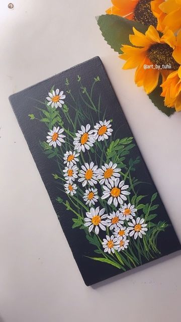 Canvas Sheet Art, Daisy Flower Acrylic Painting, Fabric Colour Painting On Paper, Small Canvases Painting, Painting Ideas Sunflowers, Daisy Flower Painting, Daisy Flower Drawing, Flowers To Paint, Multi Canvas Painting