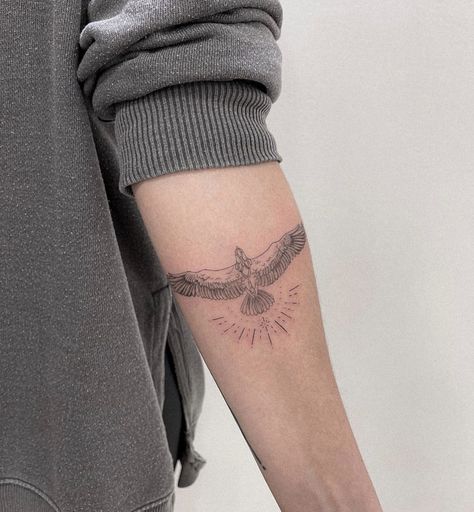 Pheonix Tattoo Minimalistic, Albatross Tattoo For Women, Flying Hawk Tattoo, Albatross Tattoo Design, Albatross Tattoo, Hawk Tattoo Feminine, Eagle Tattoo For Women, Freedom Tattoos, Hawk Tattoo