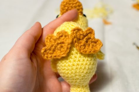 Waffles the duck – free crochet pattern – I just wanna be knotty Duck Feet Crochet Pattern, Crochet Duck Feet Pattern Free, Sewn Toys, Easter Bunny Crochet Pattern, Crochet Blanket Stitch Pattern, Crochet Duck, Duck Feet, Easter Crochet Patterns, Fun Crochet