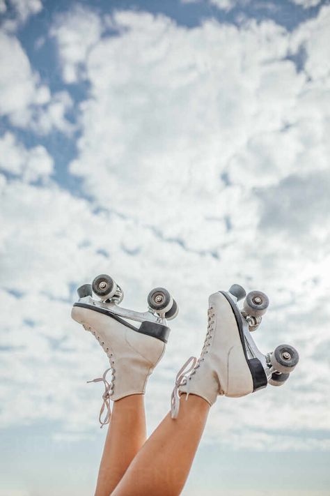 Quad Roller Skates Aesthetic, Roller Blading Aesthetic, Rollerskate Aesthetic, Rollerskating Aesthetic, Roller Skates Aesthetic, Skater Photoshoot, Roller Skating Pictures, Skate Photography, Blue Sky With Clouds