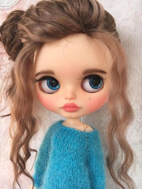 Blythe Bebek, Porcelain Dolls For Sale, Blythe Dolls For Sale, Big Eyes Doll, Disney Phone Wallpaper, Blythe Custom, Custom Blythe, Doll Maker, Doll Clothes American Girl