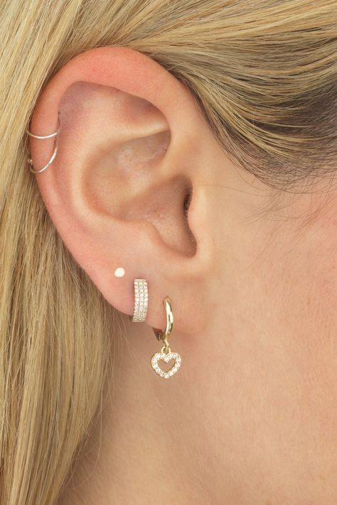 2 Ear Piercings, Double Lobe Piercing, Earrings Piercings, Minimalist Ear Piercings, Unique Ear Piercings, Double Ear Piercings, Jewellery Aesthetic, Ear Piercing Studs, Ear Lobe Piercings