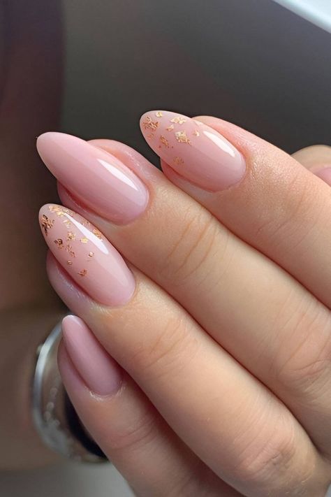 Nude nails are a true classic of the manicure world that can never go out of style. They look gorgeous on every occasion and season of the year. Plus, this nail trend comes in millions of options. You can change the shades and the shapes to fit your mood, style, and outfits better. Natural length, long tips, full acrylic, or short nails all look stunning with this neutral color palette. Baby Pink Nails, Manikur Kuku, Nude Nail Designs, Work Nails, Casual Nails, Soft Nails, Oval Nails, Nagel Inspo, Neutral Nails