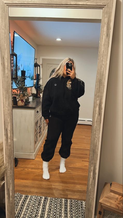 Midsize Leggings Outfit, Sweatsuit Outfits, Legging Outfit, Sweats Outfit, Midsize Outfits, Sweatpants Outfit, Curvy Women Outfits, Ideas Outfit, Women Outfits