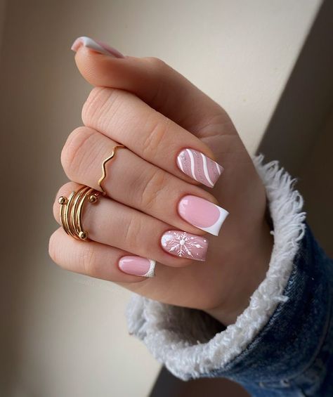 Step into the holiday season with these adorable pink snowflake nails. With a soft, pastel palette and delicate snowflake patterns, this design offers a sweet and playful look, ideal for adding a touch of winter wonder to your nails during the festive season. Pink Snowflake Nails, Edgy Nail Art, Pink Snowflake, Snowflake Patterns, Pastel Christmas, Cute Simple Nails, Edgy Nails, Holiday Nail, Holiday Nail Art