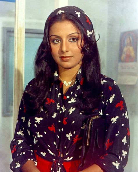 Neetu Singh Neetu Kapoor, Neetu Singh, Bollywood Pictures, Retro Bollywood, Hindi Actress, Bollywood Outfits, Indian Bridal Fashion, Vintage Bollywood, Indian Bollywood