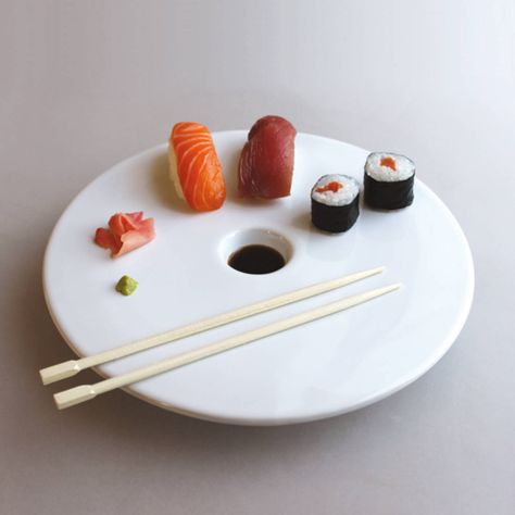 Assiette design à sushis C.Quoi - La vaisselle design dépoussière le genre - Elle Décoration Assiette Design, Designer Tableware, Letter Diy, Sushi Set, Pottery Form, Sushi Plate, Diy Ceramic, Tableware Design, Word Design