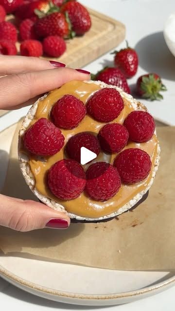 Jessica Sepel - JSHealth® 🧿 on Instagram: "Viral Choc PB Rice Cake... 🍓⁠
⁠
We tried the viral race cake snack from @wellnessbylaila and we are obsessed! ⁠
⁠
Have you made it? It’s the most easy and delicious afternoon or morning tea snack! ⁠
⁠
Here’s what we used:⁠
- ¼ cup melted dark chocolate ⁠
- Sprinkle of shredded coconut⁠
- 1x brown rice cake⁠
- Peanut butter⁠
- Raspberries ⁠
⁠
Method⁠:⁠
Spoon the melted chocolate onto some baking paper on a small plate. Sprinkle the coconut on top. ⁠
⁠
Press the rice cake into the chocolate, make sure to press down well! Place in the freezer for 10 minutes until set. ⁠
⁠
Spread the peanut butter on top, followed by the raspberries and enjoy!⁠" Jessica Sepel, Cake Snack, Tea Snacks, Chocolate Sprinkles, Melted Chocolate, Small Plate, Morning Tea, Snack Cake, Baking Paper