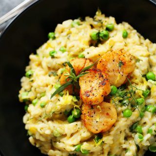 Seared Scallops with Sweet Pea, Lemon & Tarragon Risotto - Platings + Pairings Seafood Risotto Recipes, Scallop Risotto Recipes, Recipes Valentines Day, Scallop Risotto, Filet Mignon Chorizo, Baked Fish Tacos, Easy Steak Fajitas, Caprese Recipes, Seafood Risotto