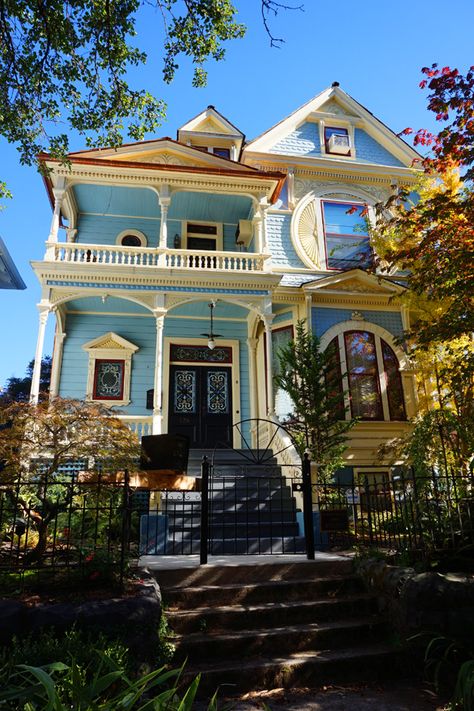 The prettiest house in the world, Portland, Oregon Portland Oregon Houses, Houses In Oregon, Oregon Homes, Black Victorian House, Portland House, Oregon House, Portland Oregon, Dream Apartment, Dream House Interior