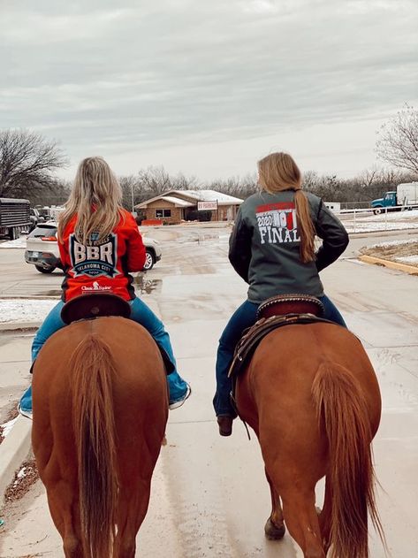 Nfr Barrel Racing Aesthetic, Rodeo Best Friends, Country Best Friend Pictures, Rodeo Pictures, Country Pics, Country Best Friends, Cute Cowgirl Outfits, Country Girl Life, Rodeo Girls