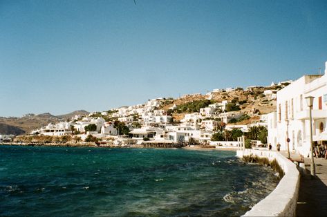 #35mm #greece #mykonos #filmphotography #travel Greece Film Photography, Greece On Film, Travel Film Photography, Beach Fotos, Greece Landscape, Greece Mykonos, Summer Lake, Mykonos Greece, Cinematic Photography