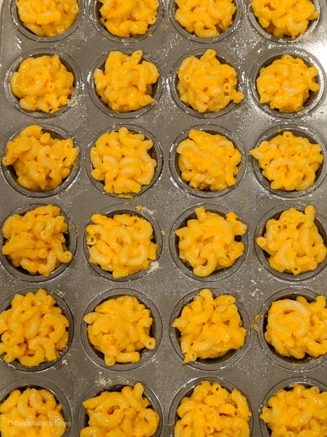 Kraft Mac And Cheese Cups, Macaroni Cups Muffin Tins, Macaroni And Cheese Cups Muffin Tins, Mini Muffin Tin Appetizer Recipes, Kraft Mac And Cheese Bites, Mac And Cheese Bites Baked Mini Muffins, Mini Mac And Cheese Cups, Mini Mac And Cheese Bites, Mac N Cheese Muffins