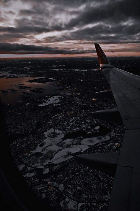 Airplane Window View, Dark Visions, Airplane Wallpaper, Aesthetic Objects, Travel Collage, Vision Board Pictures, City At Night, Travel Wallpaper, Aesthetic Photography Nature