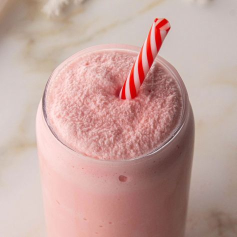 Today we’re delving into the luscious realm of frosties, where @hersheys strawberry syrup meets creamy goodness in this frozen dessert. • Find out how to make this delicious drink by checking out the recipe in the link in my bio >> • #copycatwendysfrosty #wendysfrosty #strawberryicecream #strawberrydessert #strawberryfrosty #dessertrecipes #strawberrymilkshake #dessertblogger #foodblogger Strawberry Frosty Recipe, Strawberry Frosty, Chocolate Bar Recipe, Frosty Recipe, Chocolate Frosty, Bake Easy, Strawberry Syrup, Refreshing Desserts, Strawberry Milkshake