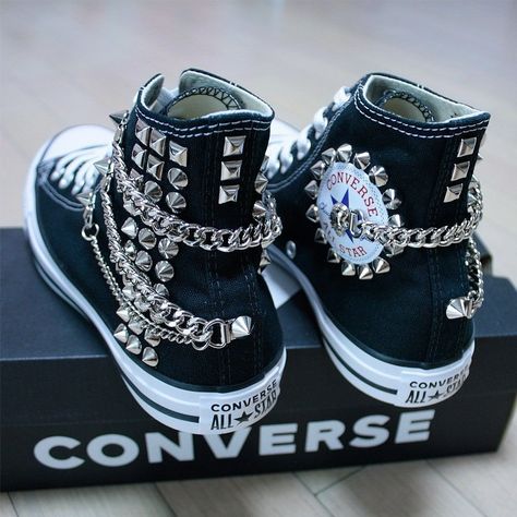 Need How To Customize Shoes, Studded Converse, Diy Skulls, Converse Star, Pretty Shoes Sneakers, Custom Boots, Converse Black, Emo Outfits, Converse Sneakers