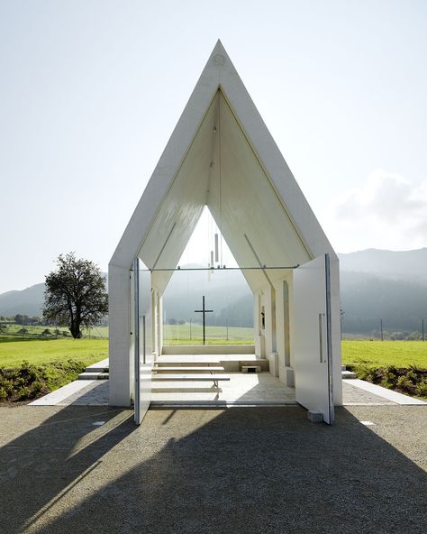 Chapel Maria Magdalena / Sacher.Locicero.Architectes Spiritual Places, Art Galleries Architecture, White Chapel, Modern Church, Maria Magdalena, Sacred Architecture, Religious Architecture, Church Architecture, Church Building