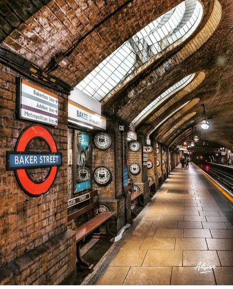 Pretty Little London on Instagram: “Where are you commuting to this evening? 🙈✨🇬🇧 Photo by @adriant1000 #bakerstreet #londonunderground #prettylittlelondon” London Tube Aesthetic, London Underground Aesthetic, Tube Aesthetic, Underground Aesthetic, London Underground Train, London Bucket List, Aesthetic London, Street Aesthetic, London Dreams