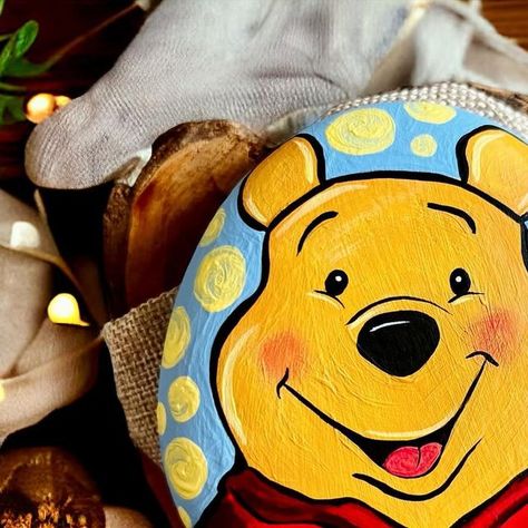 Pooh Painting Easy, Winnie The Pooh Easy Painting, Bear Rock Painting Ideas, Bear Rock Painting, Winnie The Pooh Painted Rocks, Art Hobby, Happy Stones, Progress Pictures, Pooh Bear