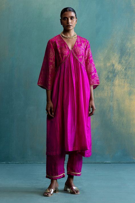 V Neck Kurta For Women, Sheer Dupatta, Silk Kurta Set, Pink Anarkali, Kurta Patterns, Silk Pant, Indian Designer Suits, India Dress, Straight Fit Pants