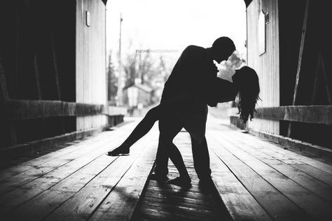 Covered Bridge Engagement photo Silhouette Engagement Photos, Covered Bridge Couple Photoshoot, Unique Family Photoshoot Ideas Outdoors, Covered Bridge Engagement Photos, Engagement Photos On Bridge, Covered Bridge Photoshoot, Covered Bridge Wedding, Covered Bridge Photo, Country Engagement Pictures