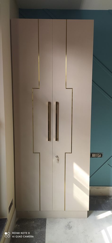 T Patti Design On Wardrobe, T Patti Sliding Wardrobe Door Design, Cupboard Sunmica Design, Wardrobe Sunmica Design Bedroom, Almirah Sunmica Designs, Golden T Patti Wardrobe Door Design, T Patti Wardrobe Door Design, T Patti Door Design, Sunmica Designs Wardrobe