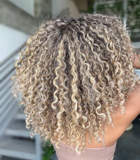 Blonde Highlights Curly Hair, Curly Hair Color, Colour Correction, Dyed Curly Hair, Hair Colouring, Highlights Curly Hair, Mixed Curly Hair, Cool Blonde Hair, Blonde Curly Hair