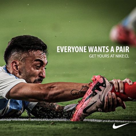 Nike has turned a viral photo from the Argentina-Chile match in Copa America 2024 into a brilliant advertisement ✨ This is one of the best marketing ideas this year #Argentina #Chile #Copa_america #Soccer #Marketing #Dubai #Harakat #messi #nike Football Ads, Nike Campaign, Nike Footwear, Sports Marketing, Publicidad Creativa, Great Ads, Digital News, Match Highlights, Playing Football