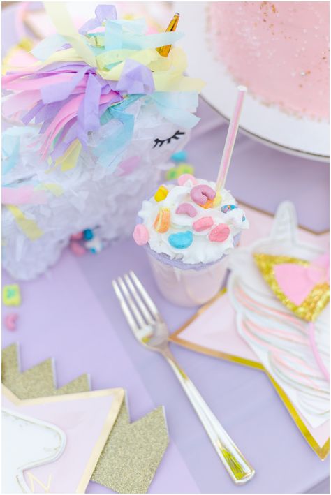 Kids Centerpieces, Unicorn Pinata, Rainbow Themed Birthday Party, Birthday Plate, Rainbow Birthday Party, Unicorn Rainbow, Rainbow Theme, Rainbow Kids, Unicorn Birthday Parties