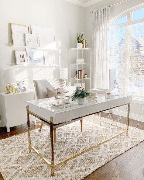 7 Cool Office Designs Based On The Success Feng Shui Principle Feminine Home Offices, Home Office Inspiration, Cozy Home Office, Design Blogs, Black Room, בר מצווה, Small Home Office, Cool Office, Home Office Space