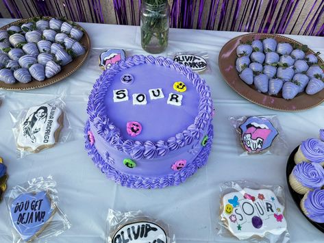 Olivia Rodrigo Cupcakes, Guts Cake Olivia Rodrigo, Sour Olivia Rodrigo Birthday Party, Olivia Rodrigo Cake, Make Birthday Cake, 13th Birthday Parties, Birthday Party Theme Decorations, Cakes And Cupcakes, Pretty Birthday Cakes