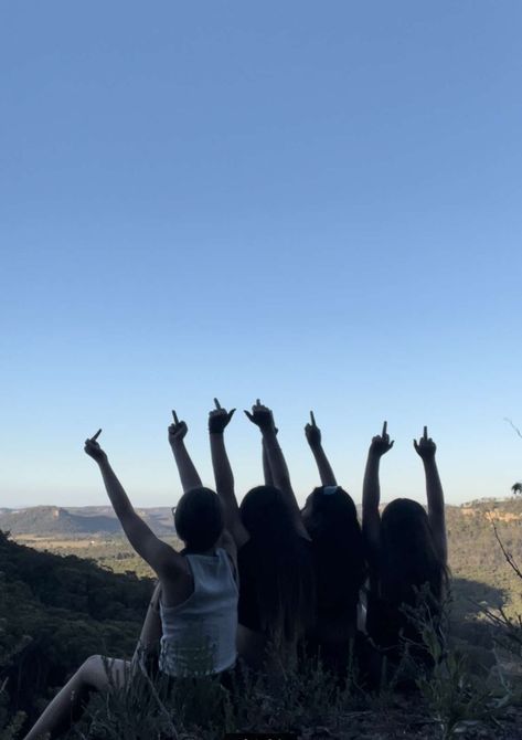 🤍stuff the world because all i need is my bestfriends by my side🖕 left: 𝙹𝚘𝚊𝚗𝚒𝚎 second to left: dallyce (me) second to right: 𝙱𝚛𝚒𝚎𝚊 right: maci Maci Aesthetic, Macey Core, Andrea Core, Friend Group Pictures, Surealism Art, Friend Group, Group Pictures, + Core + Aesthetic, My Side