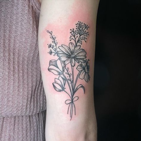 The Smiths Flowers Tattoo, Meaningful Flower Tattoos, Little Bouquet Of Flowers, Bouquet Of Flowers Tattoo, Moms Tattoo, Minimalistic Tattoos, Flower Bouquet Tattoo, Mama Tried, Bow Legged